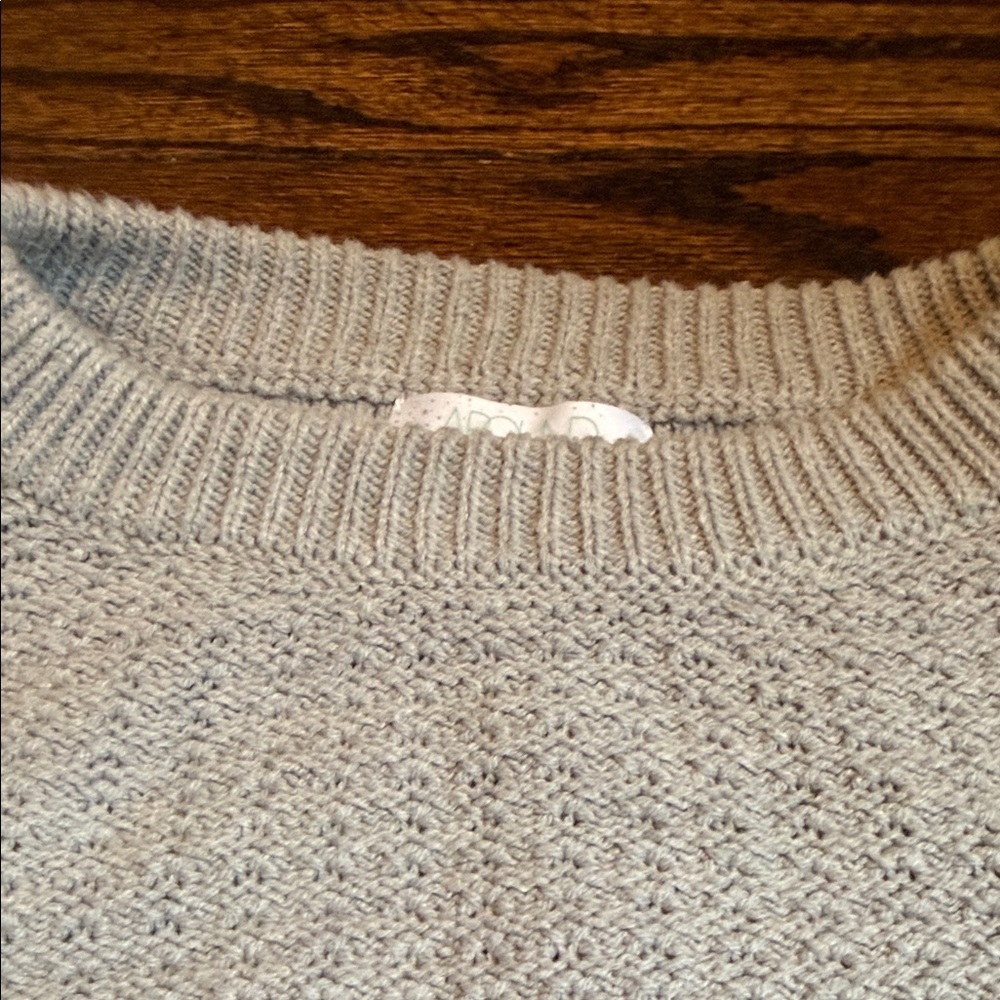 Women's Gray cropped Sweater size large - Picture 4 of 10